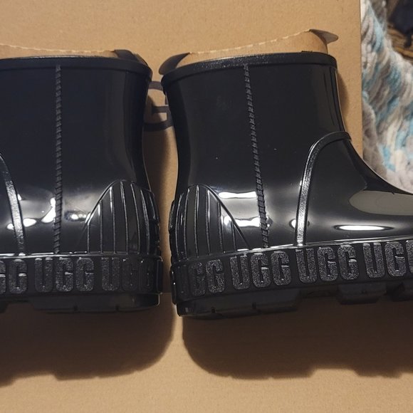 Ugg Short Rain Boots - Picture 1 of 5